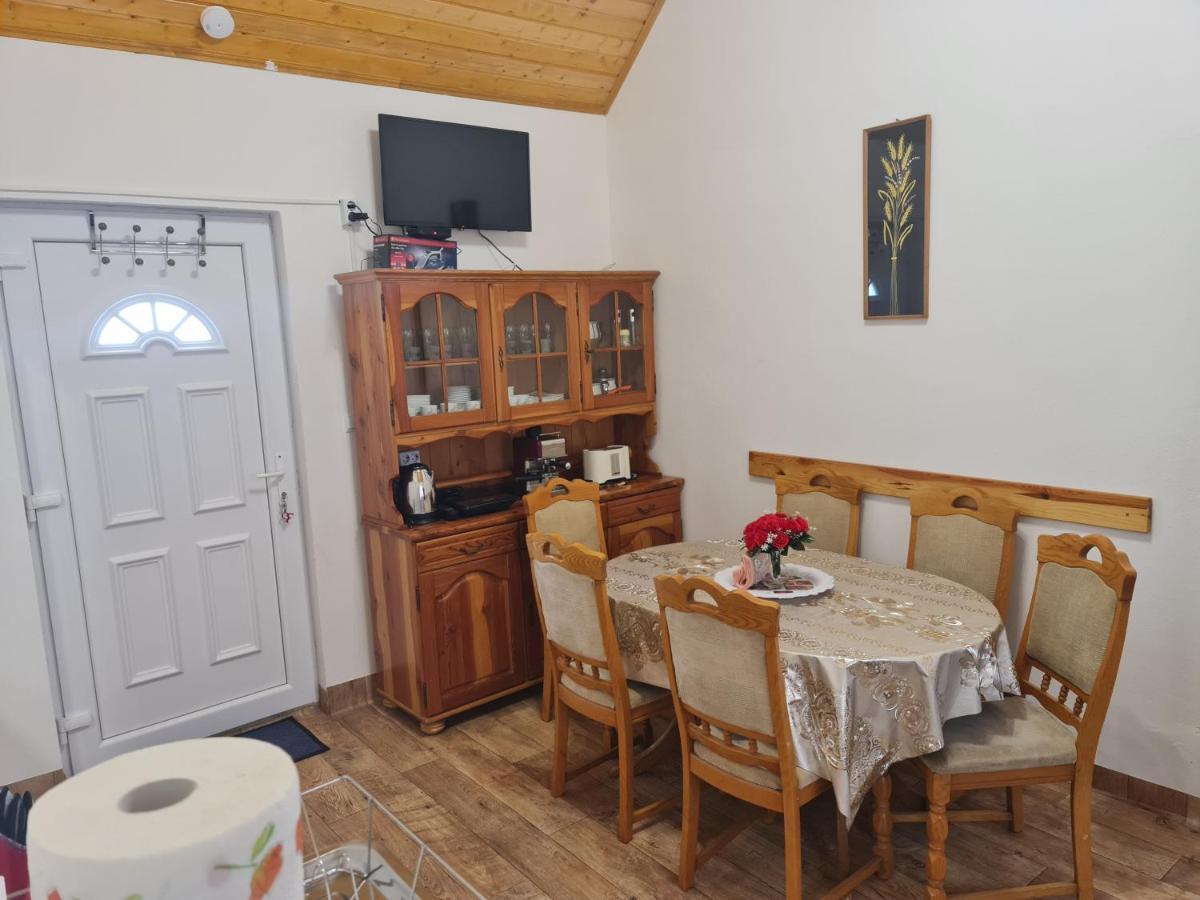 Hobby Vendeghaz Apartment Kiskunmajsa Ngoại thất bức ảnh